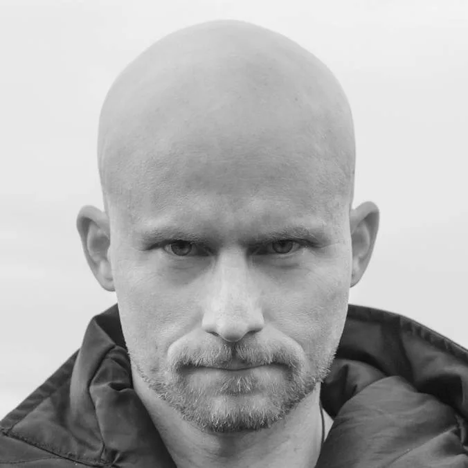 Black-and-white portrait of Xavi Diaz